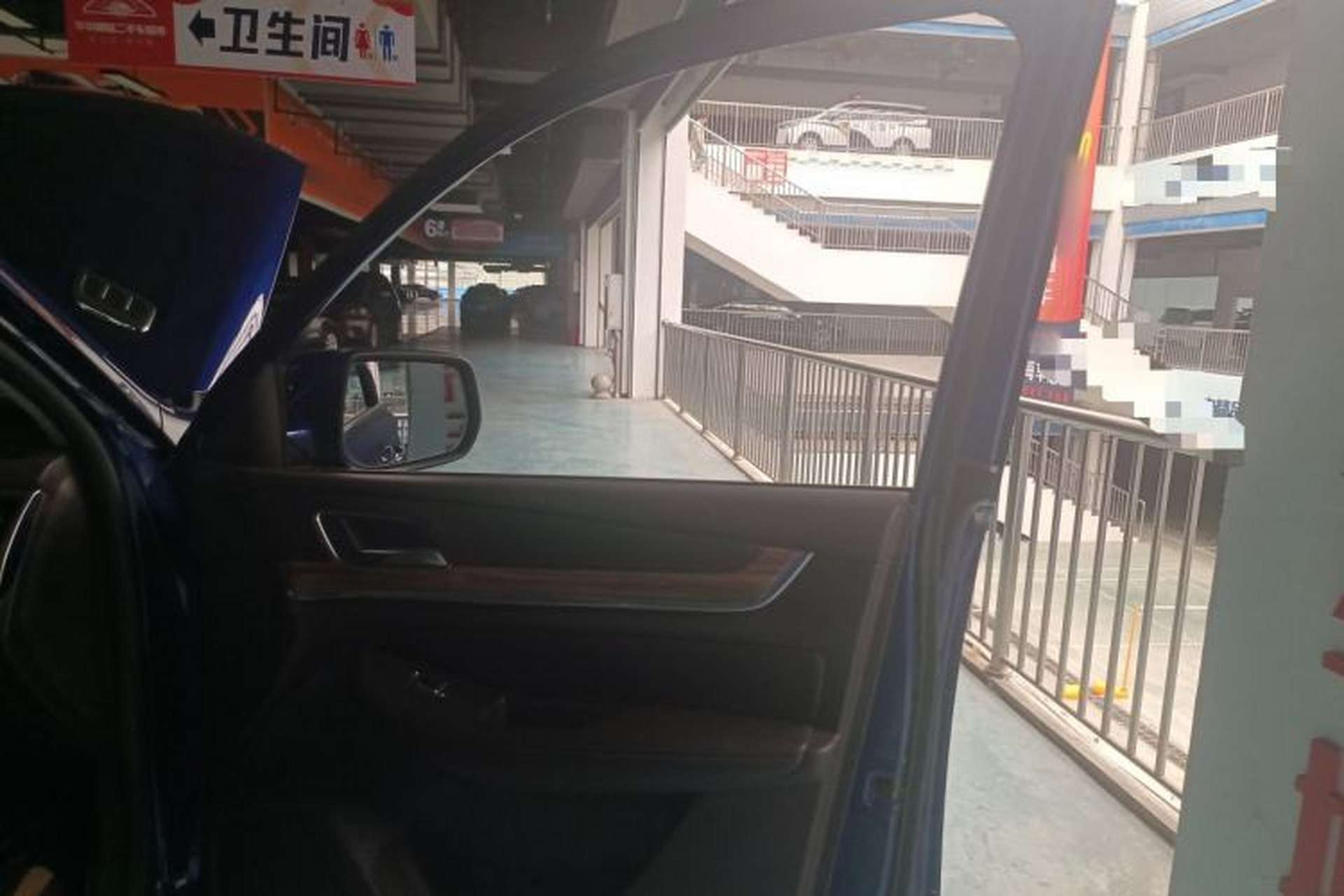 Used Roewe RX8 2018 30T Smart Connectivity Two-Wheel Drive Flagship Edition Interior 5
