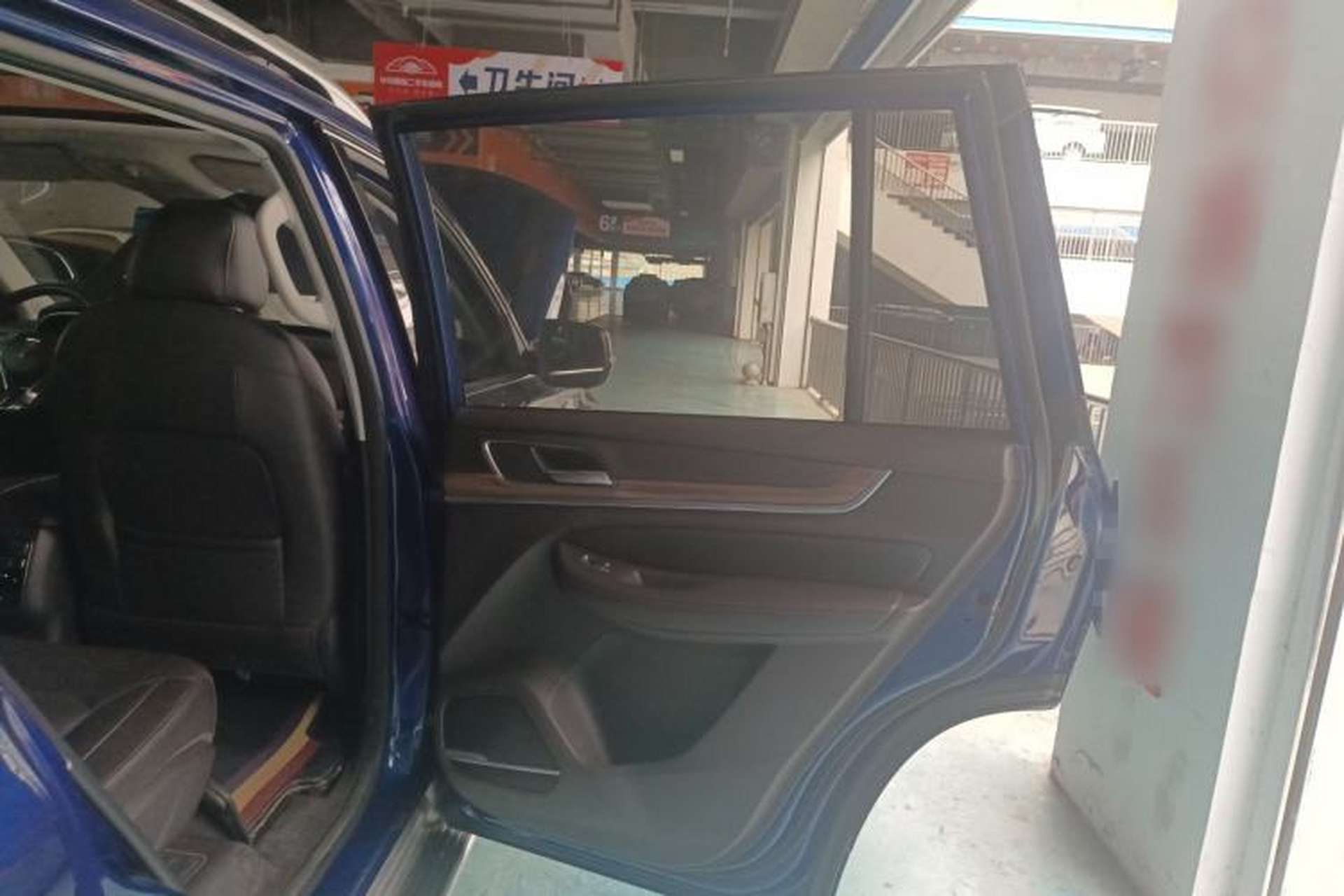 Used Roewe RX8 2018 30T Smart Connectivity Two-Wheel Drive Flagship Edition Interior 6