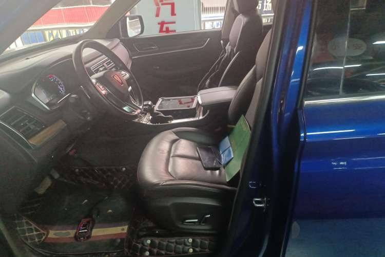 Used Roewe RX8 2018 30T Smart Connectivity Two-Wheel Drive Flagship Edition Left Front Seat