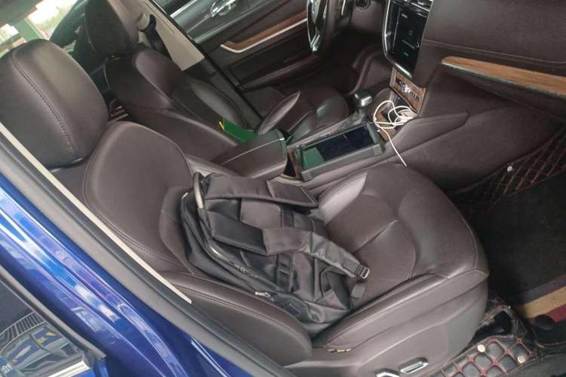 Used Roewe RX8 2018 30T Smart Connectivity Two-Wheel Drive Flagship Edition Right Front Seat