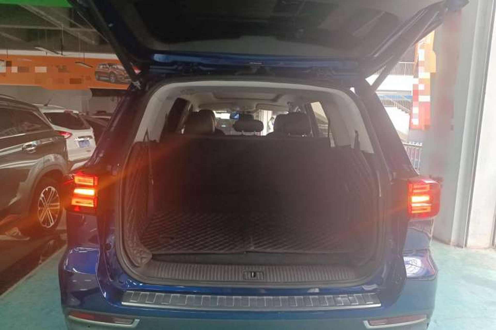 Used Roewe RX8 2018 30T Smart Connectivity Two-Wheel Drive Flagship Edition Trunk