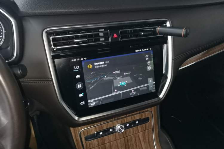 Used Roewe RX8 2018 30T Smart Connectivity Four-Wheel Drive Flagship Edition Audio And AC Panel