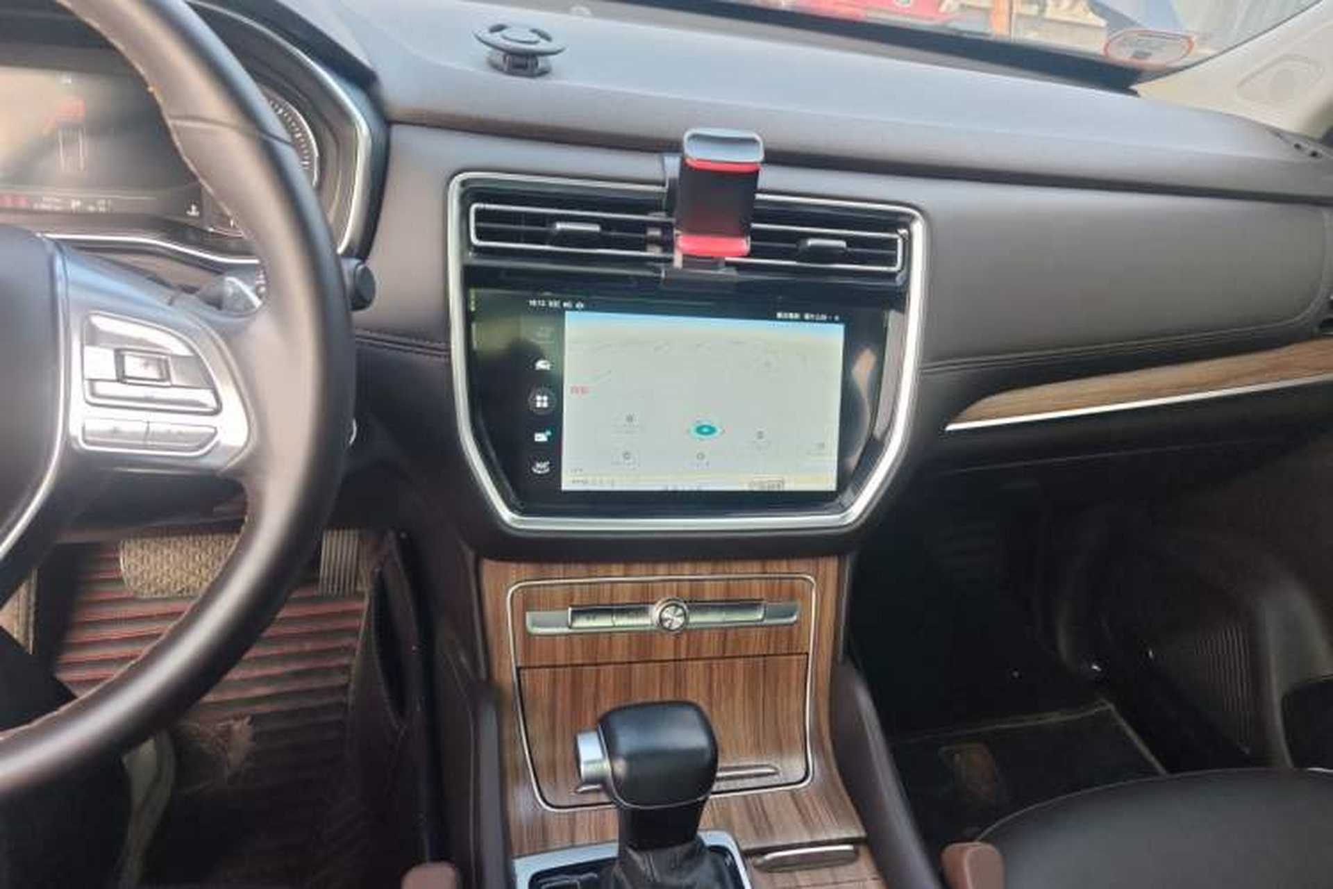 Used Roewe RX8 2018 30T Smart Connectivity Two-Wheel Drive Flagship Edition Audio And AC Panel