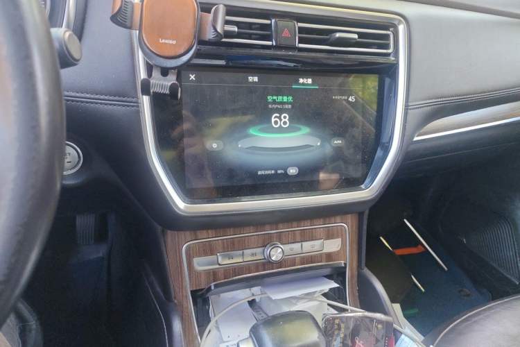 Used Roewe RX8 2018 30T Smart Connectivity Two-Wheel Drive Supreme Edition Audio And AC Panel