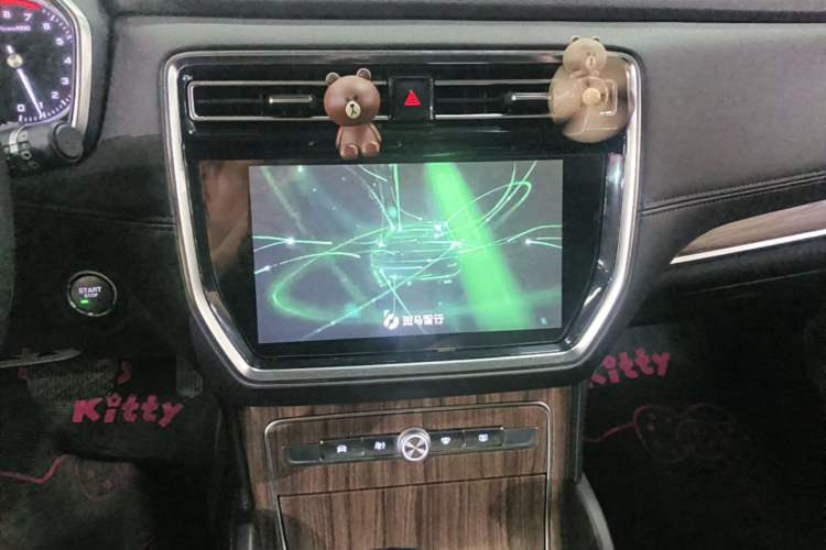 Used Roewe RX8 2018 30T Smart Connectivity Two-Wheel Drive Flagship Edition Audio And AC Panel