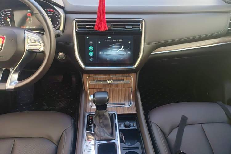 Used Roewe RX8 2018 30T Smart Connectivity Two-Wheel Drive Flagship Edition Audio And AC Panel