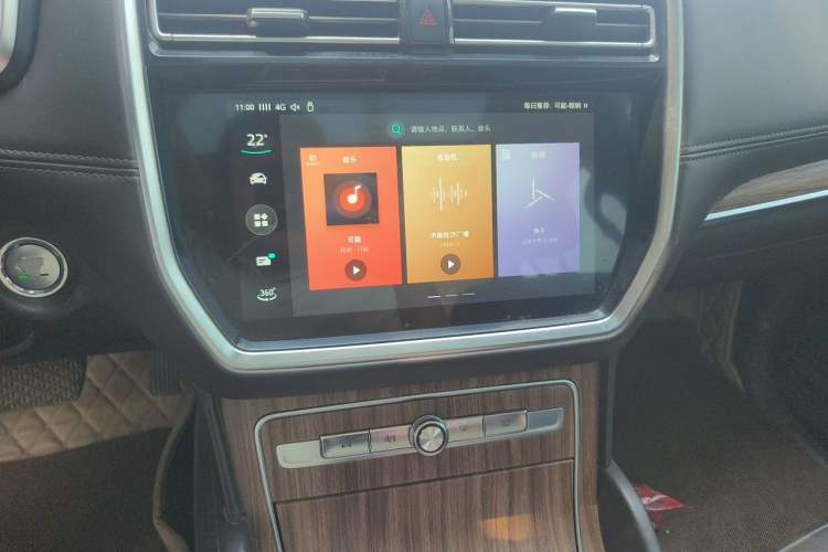 Used Roewe RX8 2018 30T Smart Connectivity Two-Wheel Drive Flagship Edition Audio And AC Panel