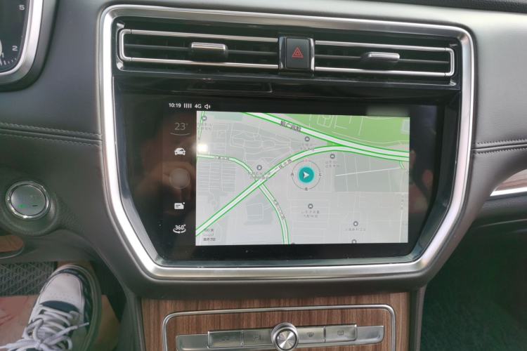 Used Roewe RX8 2018 30T Smart Connectivity Two-Wheel Drive Flagship Edition Audio And AC Panel