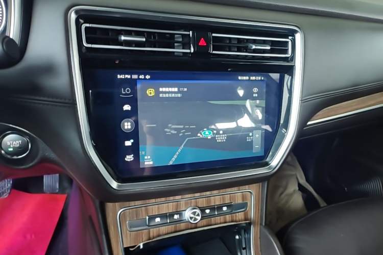 Used Roewe RX8 2018 30T Smart Connectivity All-Wheel Drive Supreme Edition Audio And AC Panel
