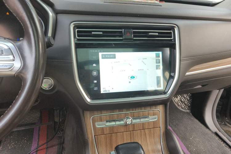 Used Roewe RX8 2018 30T Smart Connectivity Two-Wheel Drive Flagship Edition Audio And AC Panel