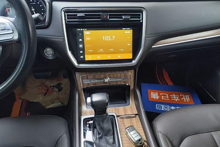 Used Roewe RX8 2018 30T Smart Connectivity Four-Wheel Drive Flagship Edition Audio And AC Panel