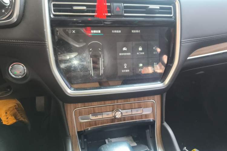 Used Roewe RX8 2018 30T Smart Connectivity Four-Wheel Drive Flagship Edition Audio And AC Panel