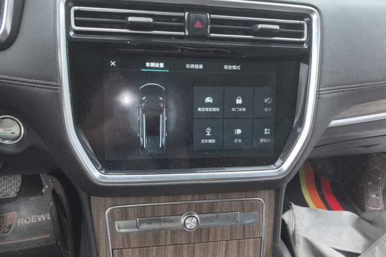 Used Roewe RX8 2018 30T Smart Connectivity All-Wheel Drive Supreme Edition Audio And AC Panel