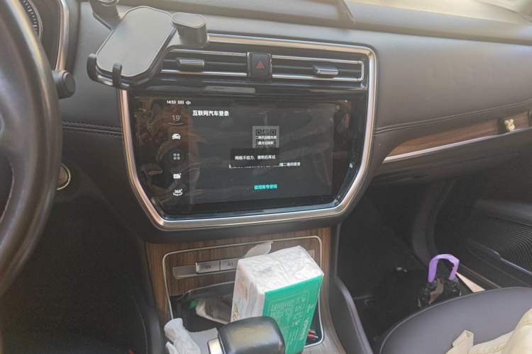Used Roewe RX8 2018 30T Smart Connectivity Two-Wheel Drive Flagship Edition Audio And AC Panel