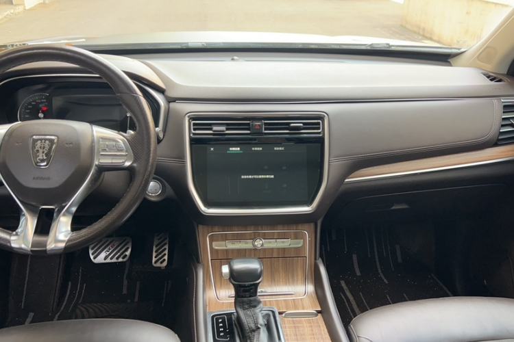 Used Roewe RX8 2018 30T Smart Connectivity All-Wheel Drive Supreme Edition Audio And AC Panel