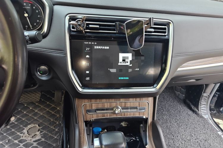 Used Roewe RX8 2018 30T Smart Connectivity Two-Wheel Drive Supreme Edition Audio And AC Panel