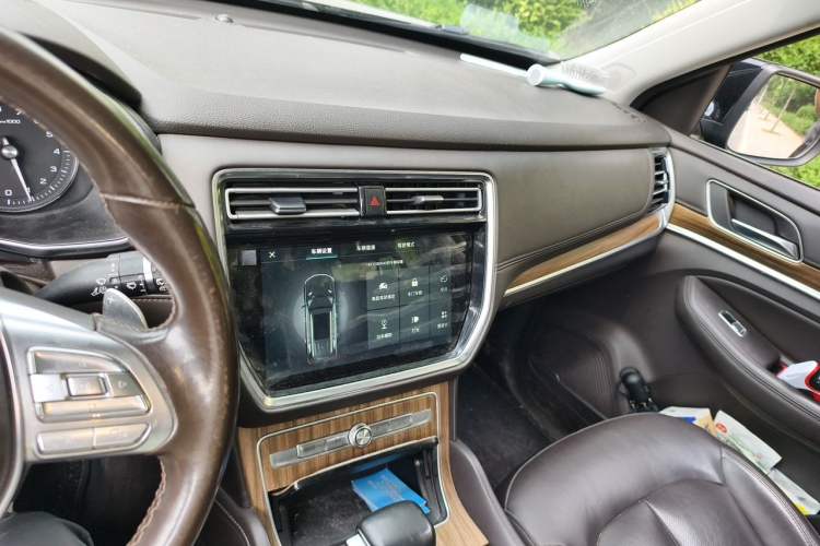 Used Roewe RX8 2018 30T Smart Connectivity Four-Wheel Drive Flagship Edition Audio And AC Panel