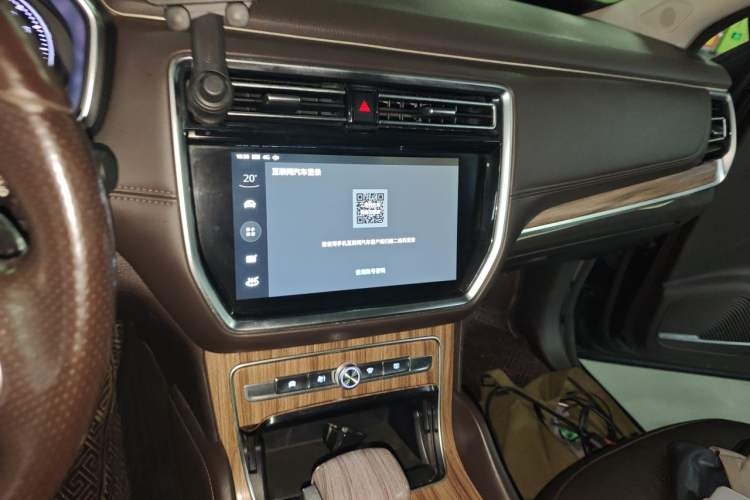 Used Roewe RX8 2018 30T Smart Connectivity All-Wheel Drive Supreme Edition Audio And AC Panel