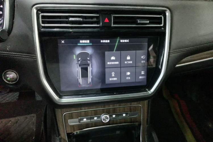 Used Roewe RX8 2018 30T Smart Connectivity All-Wheel Drive Supreme Edition Audio And AC Panel
