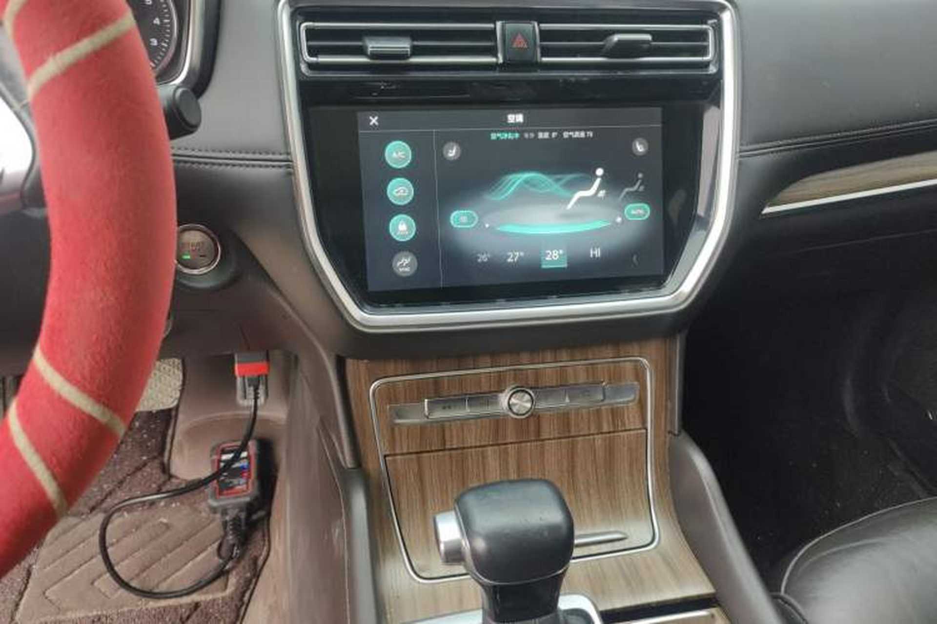 Used Roewe RX8 2018 30T Smart Connectivity Two-Wheel Drive Flagship Edition Audio And AC Panel