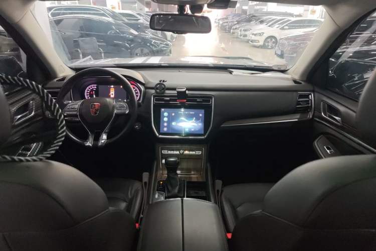 Used Roewe RX8 2018 30T Smart Connectivity Two-Wheel Drive Flagship Edition Center Console