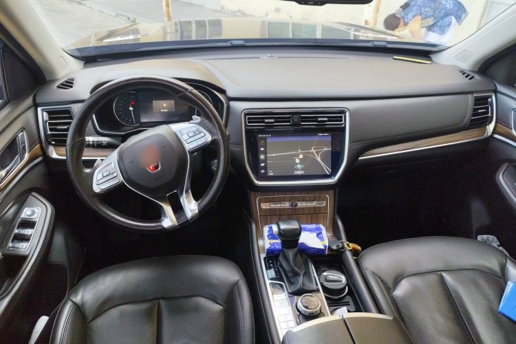 Used Roewe RX8 2018 30T Smart Connectivity All-Wheel Drive Supreme Edition Center Console
