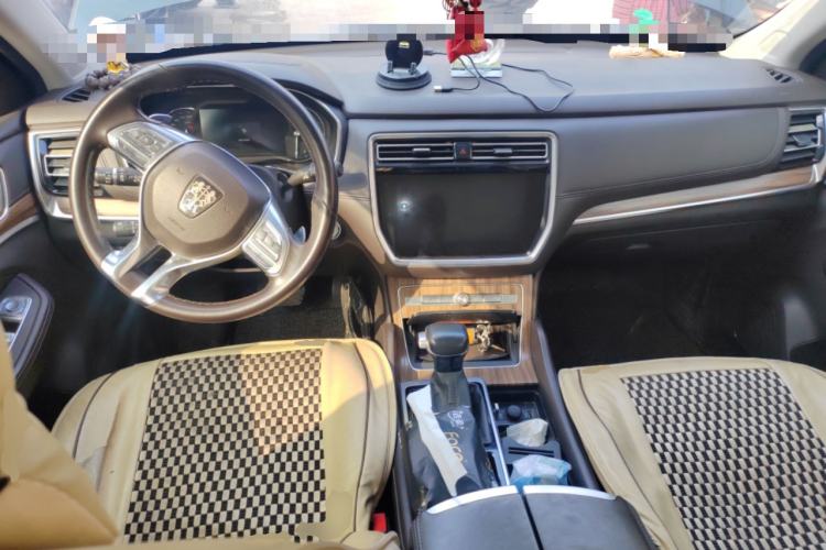 Used Roewe RX8 2018 30T Smart Connectivity Two-Wheel Drive Flagship Edition Center Console