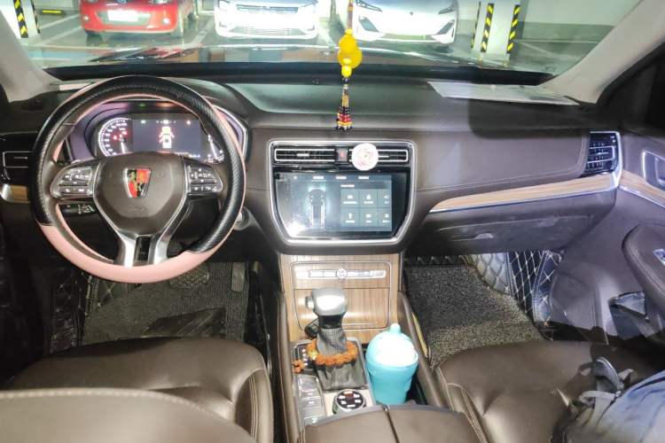 Used Roewe RX8 2018 30T Smart Connectivity Four-Wheel Drive Flagship Edition Center Console
