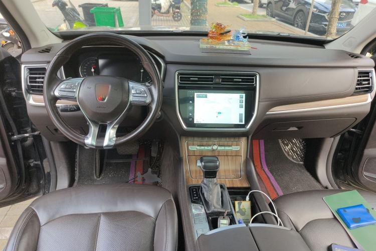 Used Roewe RX8 2018 30T Smart Connectivity Two-Wheel Drive Flagship Edition Center Console