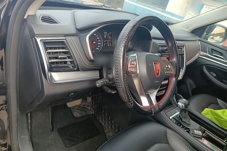 Used Roewe RX8 2018 30T Two-Wheel Drive Flagship Edition Center Console