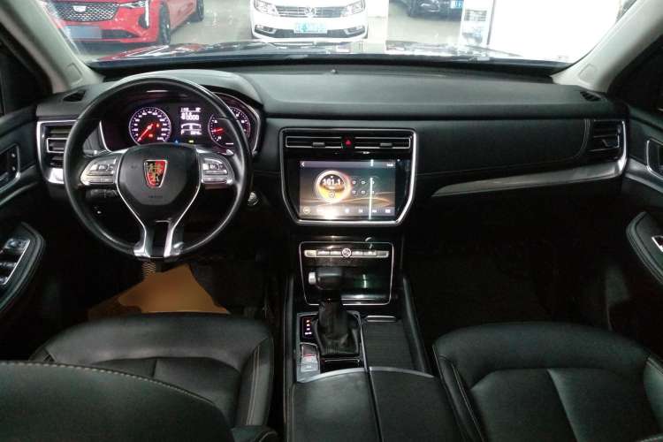 Used Roewe RX8 2018 30T Two-Wheel Drive Flagship Edition Center Console