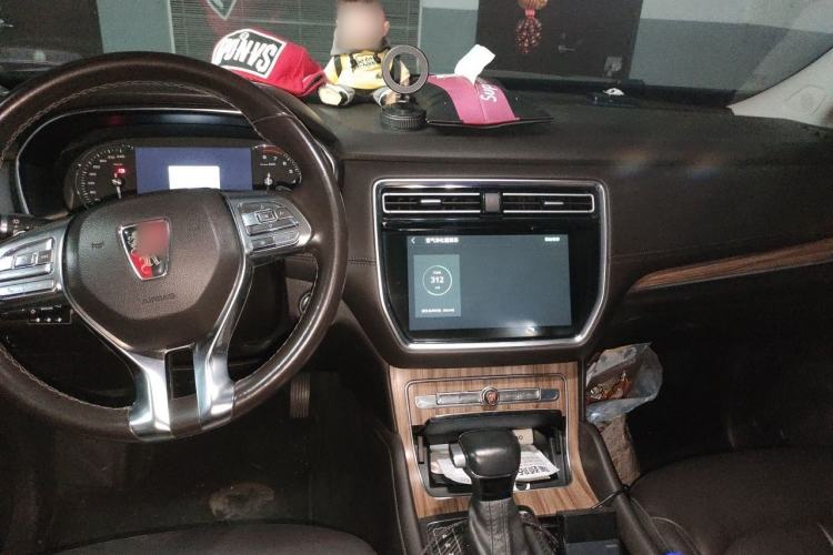 Used Roewe RX8 2018 30T Smart Connectivity Two-Wheel Drive Supreme Edition Center Console