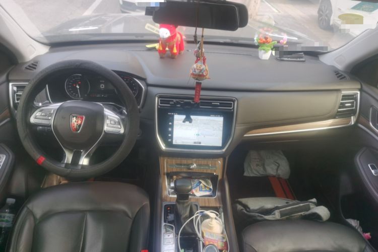 Used Roewe RX8 2018 30T Smart Connectivity Two-Wheel Drive Flagship Edition Center Console