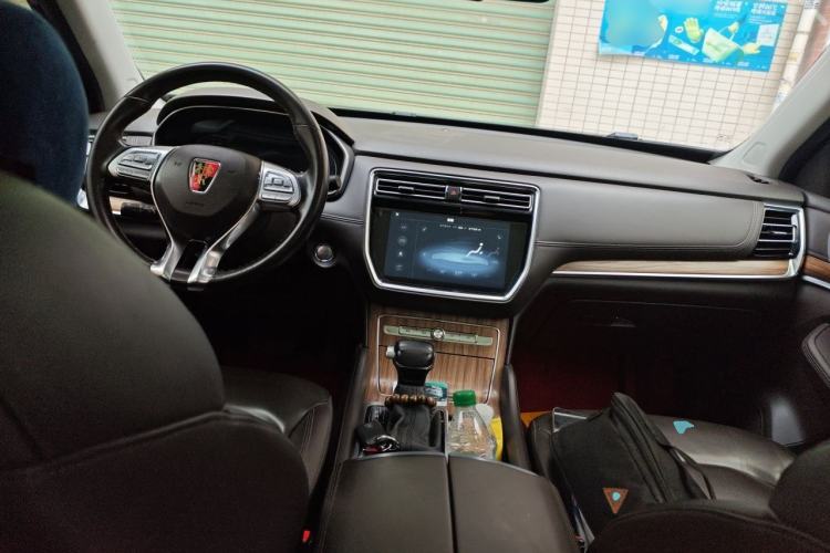 Used Roewe RX8 2018 30T Smart Connectivity Two-Wheel Drive Flagship Edition Center Console