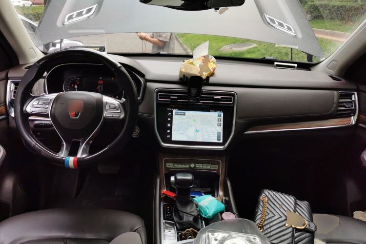 Used Roewe RX8 2018 30T Smart Connectivity Two-Wheel Drive Flagship Edition Center Console