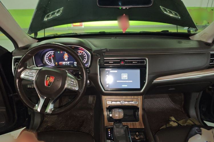 Used Roewe RX8 2018 30T Smart Connectivity All-Wheel Drive Supreme Edition Center Console