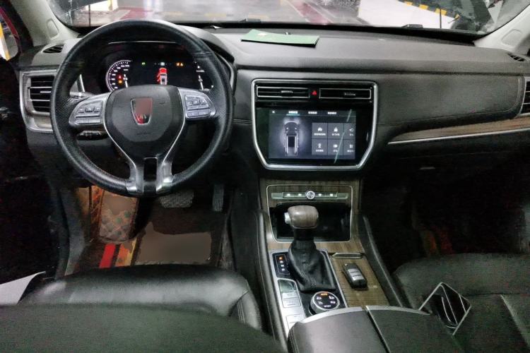 Used Roewe RX8 2018 30T Smart Connectivity All-Wheel Drive Supreme Edition Center Console