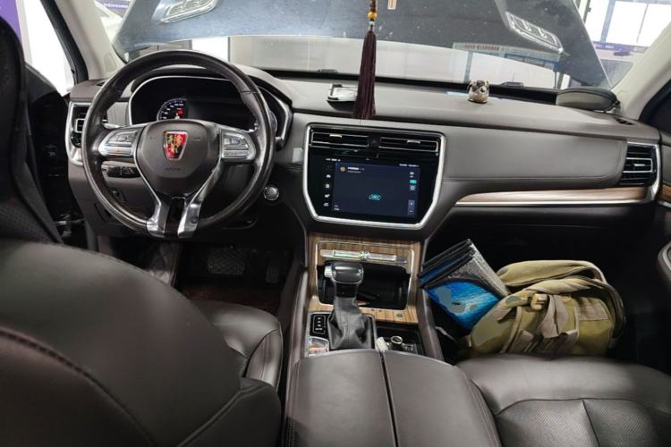 Used Roewe RX8 2018 30T Smart Connectivity Two-Wheel Drive Flagship Edition Center Console