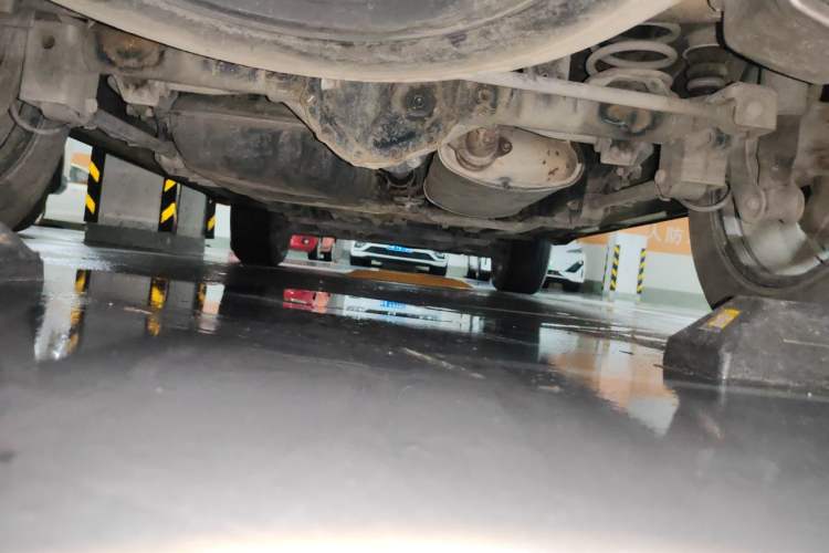 Used Roewe RX8 2018 30T Smart Connectivity Four-Wheel Drive Flagship Edition Chassis Rear