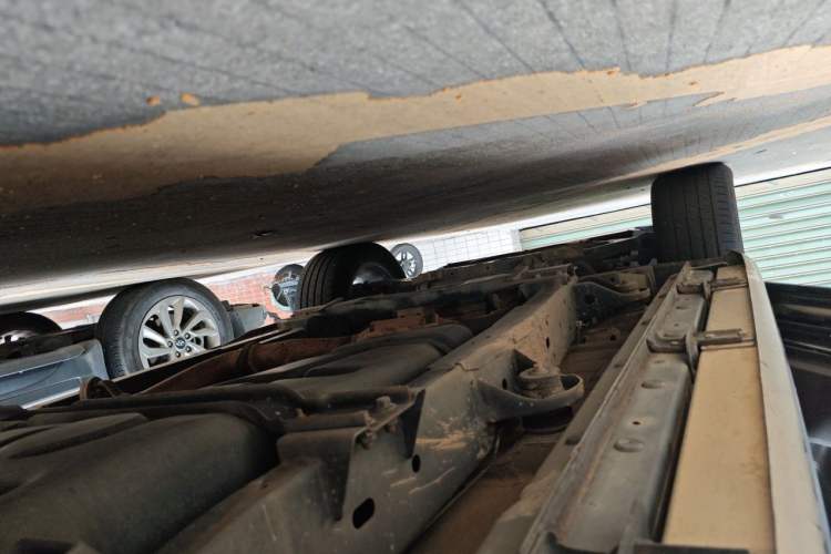 Used Roewe RX8 2018 30T Smart Connectivity Two-Wheel Drive Flagship Edition Chassis Rear Left