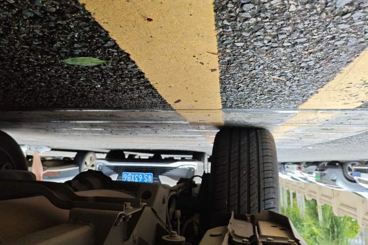 Used Roewe RX8 2018 30T Smart Connectivity All-Wheel Drive Supreme Edition Chassis Rear Right