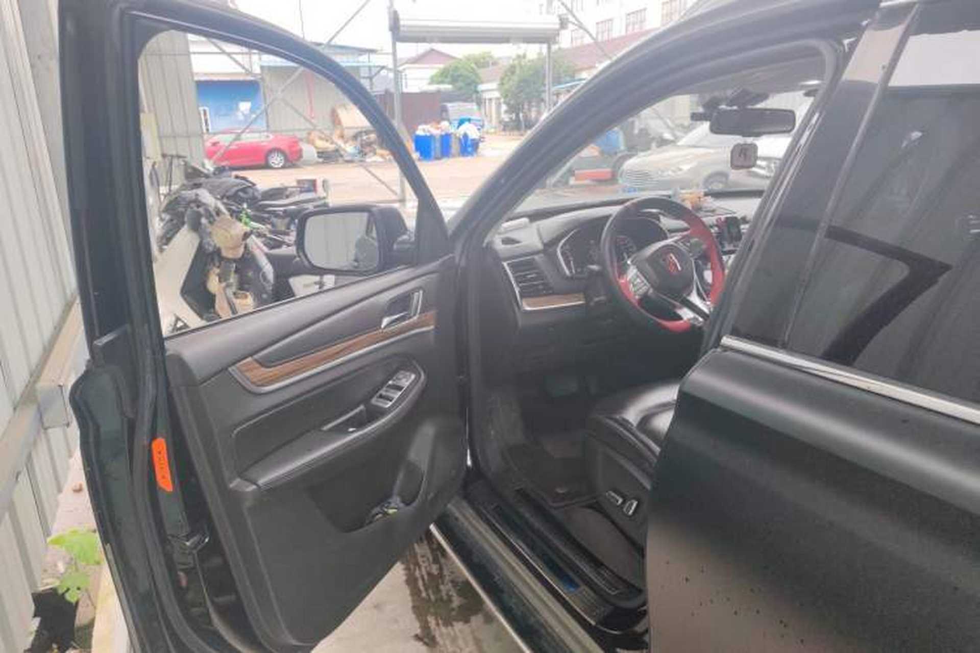 Used Roewe RX8 2018 30T Smart Connectivity Four-Wheel Drive Flagship Edition Driver Seat