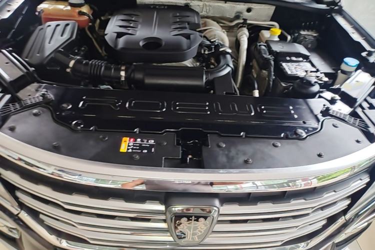 Used Roewe RX8 2018 30T Smart Connectivity All-Wheel Drive Supreme Edition Engine Bay
