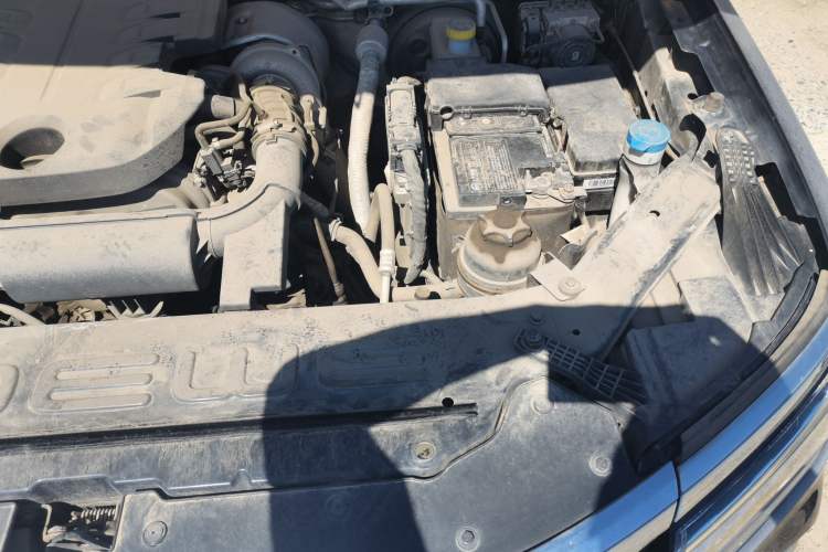 Used Roewe RX8 2018 30T Smart Connectivity All-Wheel Drive Supreme Edition Engine Bay Left