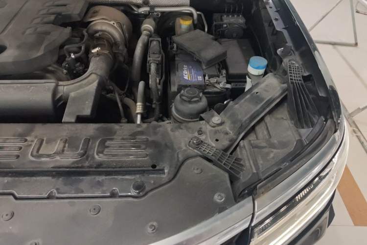 Used Roewe RX8 2018 30T Smart Connectivity Two-Wheel Drive Flagship Edition Engine Bay Left