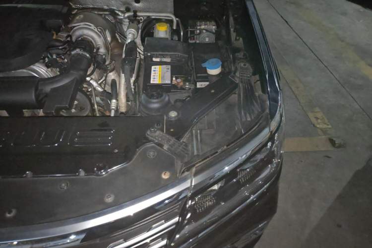 Used Roewe RX8 2018 30T Smart Connectivity All-Wheel Drive Supreme Edition Engine Bay Left
