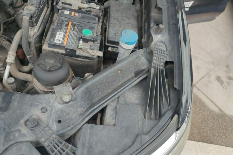 Used Roewe RX8 2018 30T Two-Wheel Drive Flagship Edition Engine Bay Left