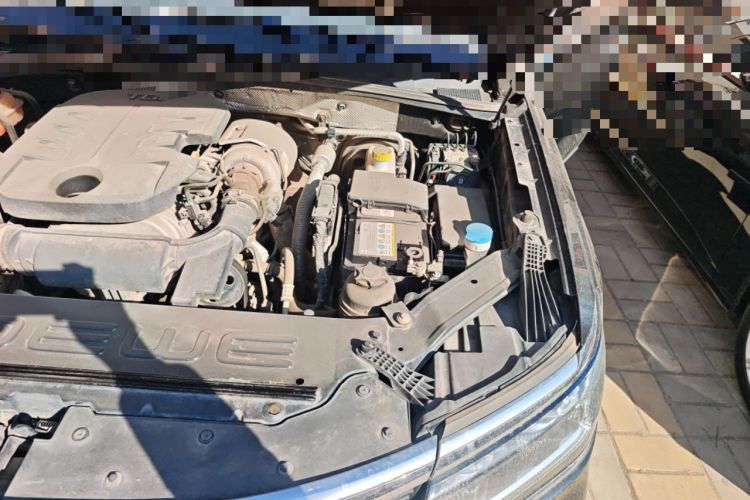 Used Roewe RX8 2018 30T Smart Connectivity All-Wheel Drive Supreme Edition Engine Bay Left
