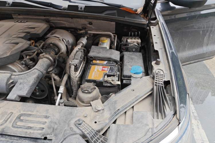 Used Roewe RX8 2018 30T Smart Connectivity Two-Wheel Drive Flagship Edition Engine Bay Left