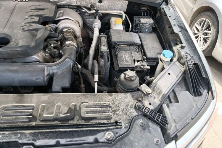 Used Roewe RX8 2018 30T Smart Connectivity All-Wheel Drive Supreme Edition Engine Bay Left